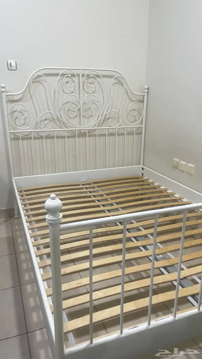 اثاث سرير وطاولة 0