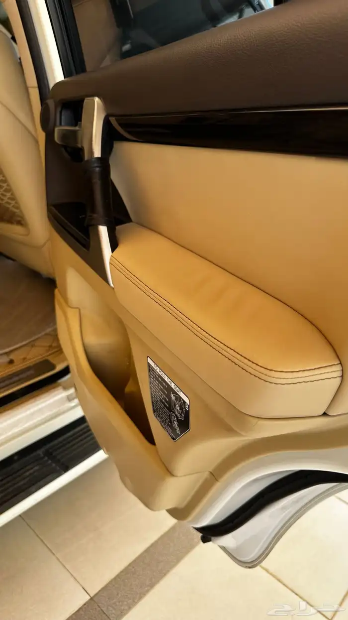 جيب لاندكروزر vx.s 2016 بريمي فل كامل 41