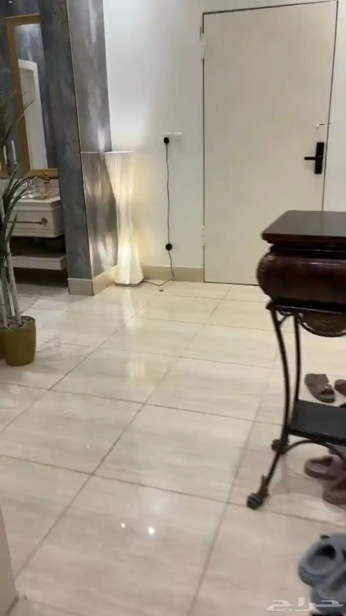 للبيع شقة كبيرة في اليرموك 4