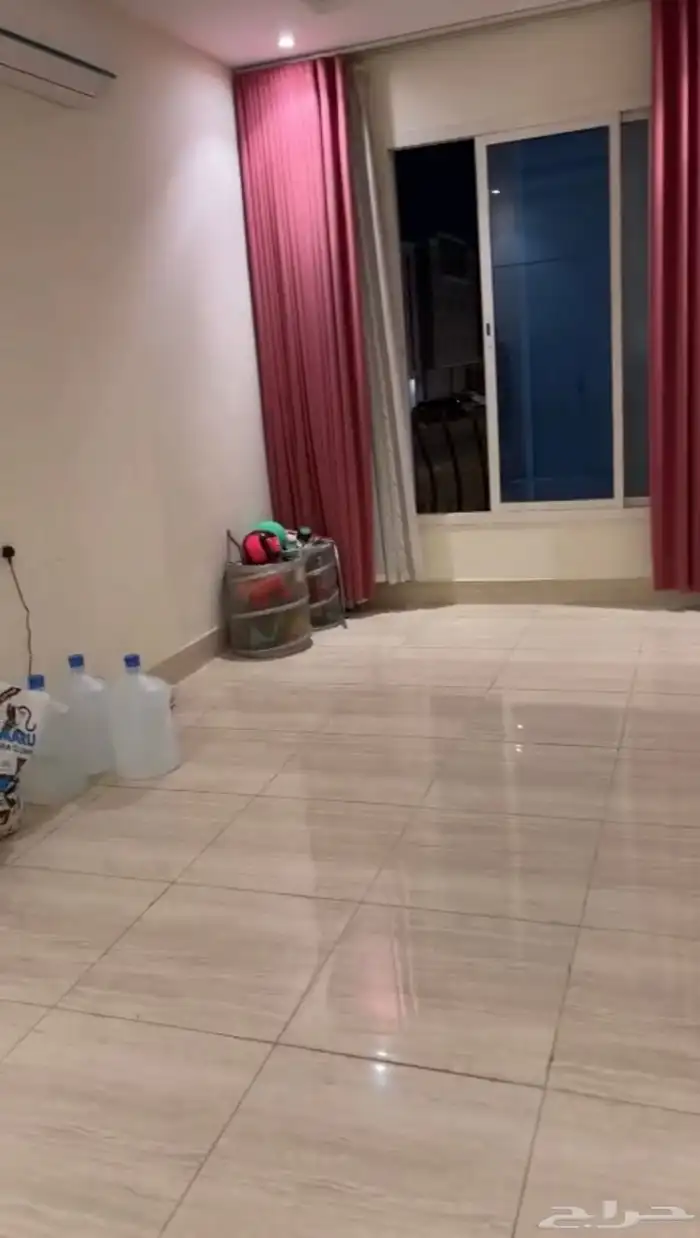 للبيع شقة كبيرة في اليرموك 6