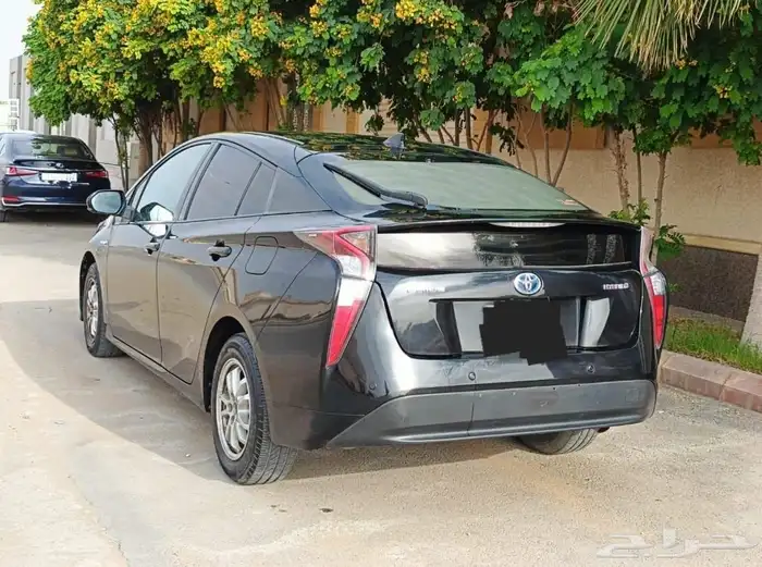 Toyota Prius Hybrid 2017 Dark Black .. 6