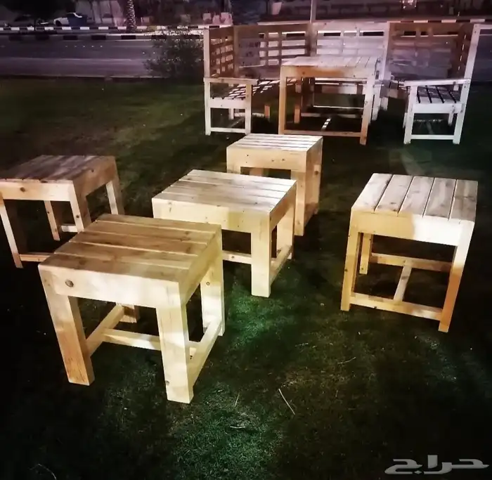 للبيع طاولات وكراسي خشب 1
