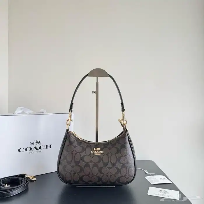 شوزات شنط كوتش شانيل اون راننج ماستر 81