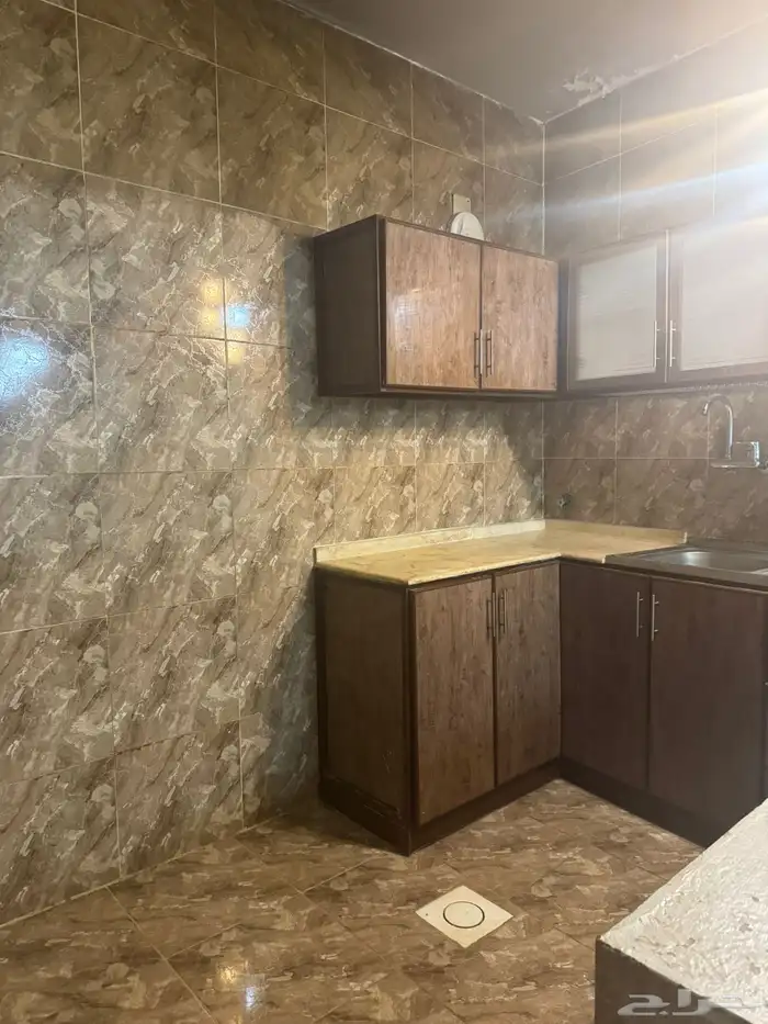 شقق للايجار ابها حي النميص عزاب 800 ريال 0