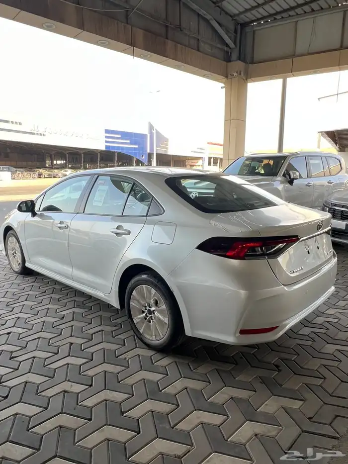 تويوتا كورولا 2025 XLI مطور مكينة 2000 بالنقد والتقسيط 2