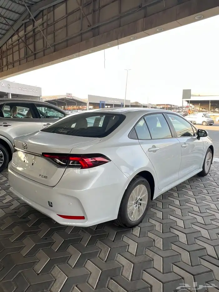 تويوتا كورولا 2025 XLI مطور مكينة 2000 بالنقد والتقسيط 1