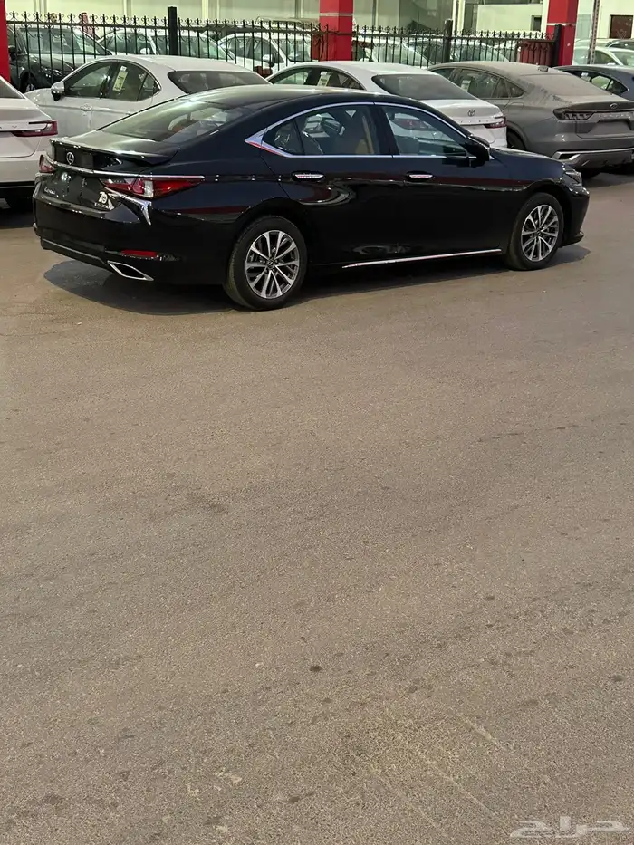 لكزس 2025 ES 350 بسعر 202.000 5