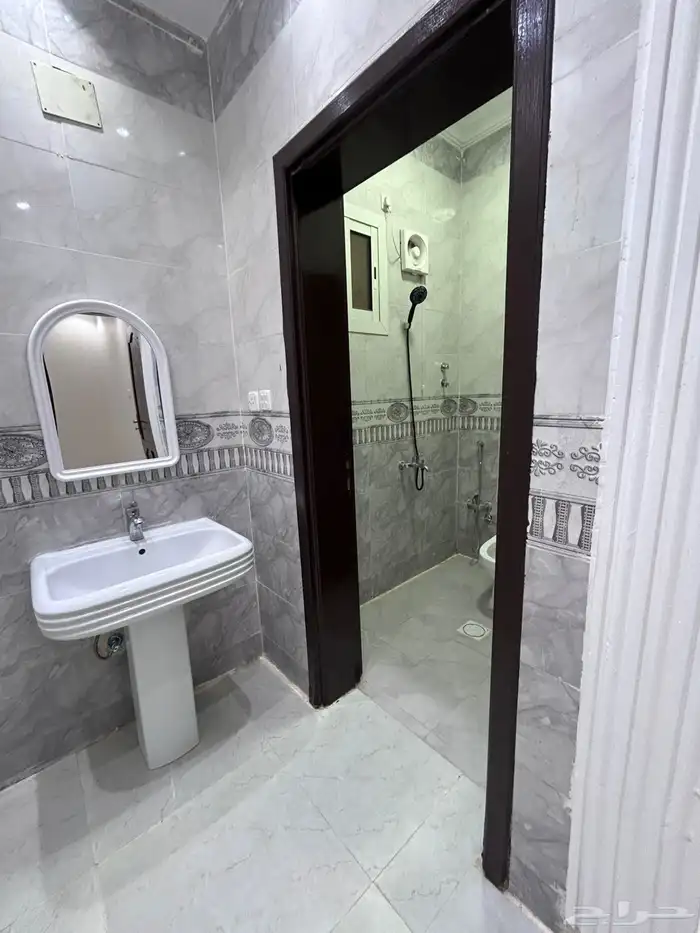 للبيع روف ارضي مدخل سياره 650 1