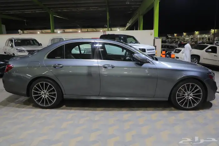 مرسيدس E 300 AMG 2019 زرين 4