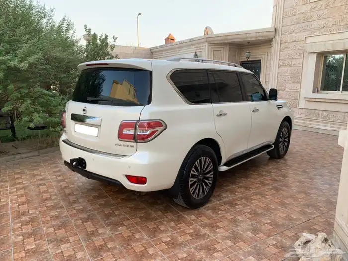 للبيع نيسان بلاتينيوم 2019 4