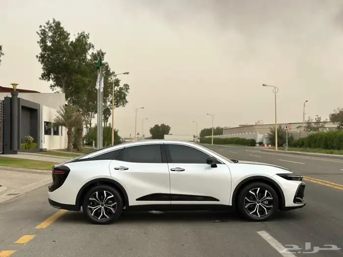تويوتا كراون بريميوم 2023 8