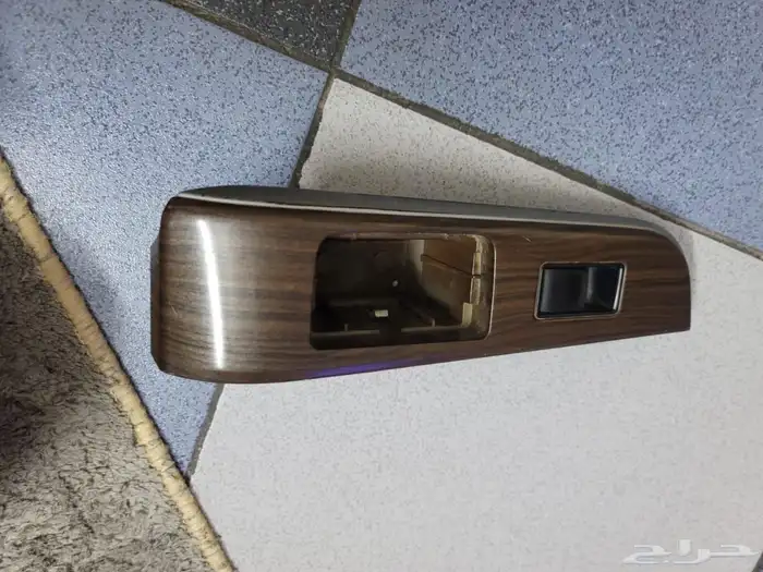 ديكور مع زر الزجاج الخلفي كامري 1