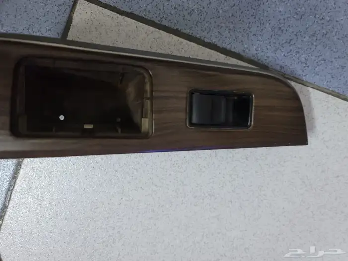 ديكور مع زر الزجاج الخلفي كامري 4