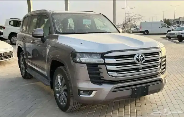 لاندكروزر 2025 14