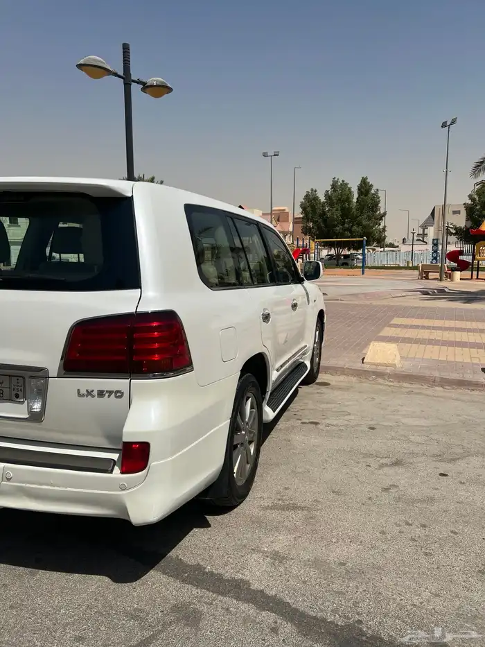 للبيع جيب لكزس LX570 موديل 2010 6