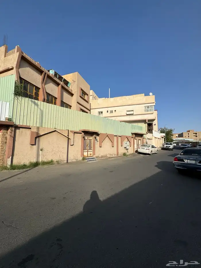 موقع للبيع عليه عمارة قديمة القمري 3