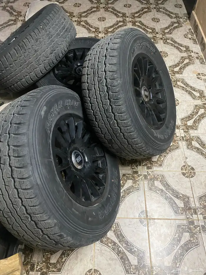 أربعه جنوط شبه جديده مع الكفرات مستخدمين سته شهور بصوميله 1