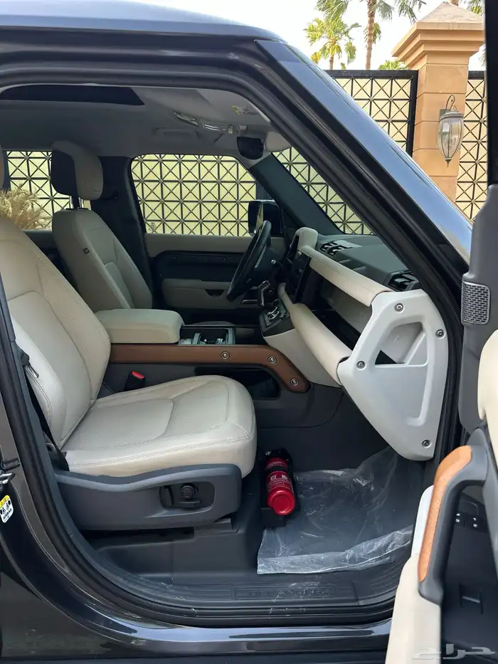 ديفندر V6 2023 كاربثيان 30