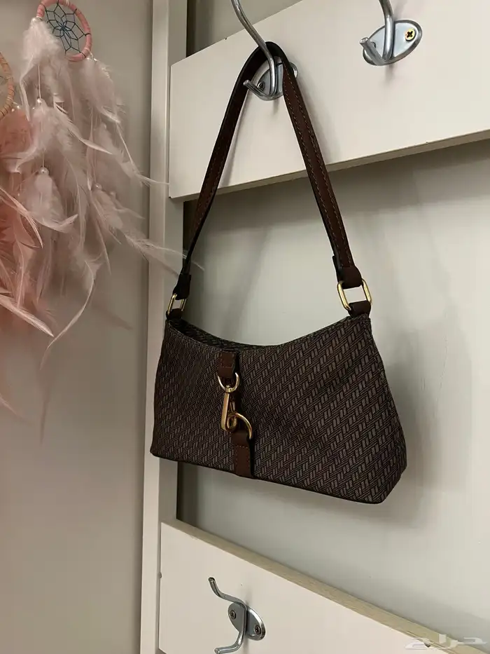 شنطة كتف صغيره مع طبعه مميزه 2