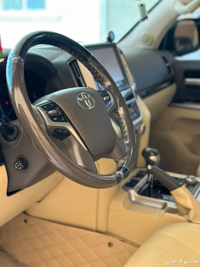 جيب لاندكروزر vx.s 2016 بريمي فل كامل 33