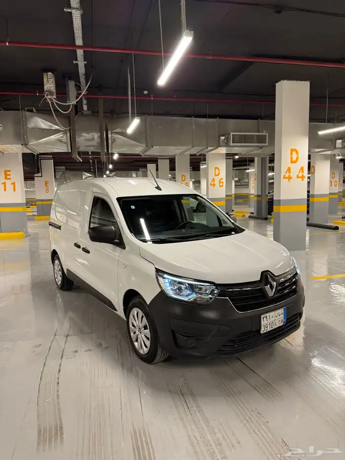 رينو VAN 4