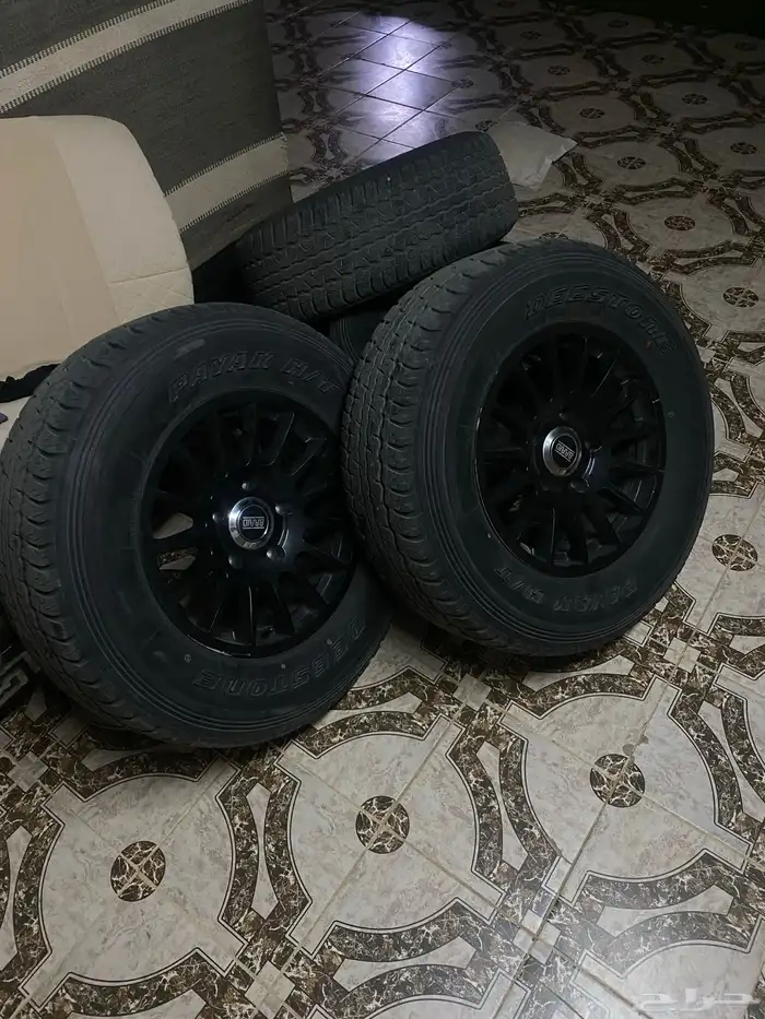 أربعه جنوط شبه جديده مع الكفرات مستخدمين سته شهور بصوميله 0