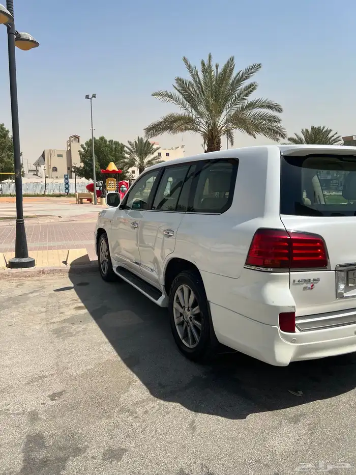 للبيع جيب لكزس LX570 موديل 2010 7
