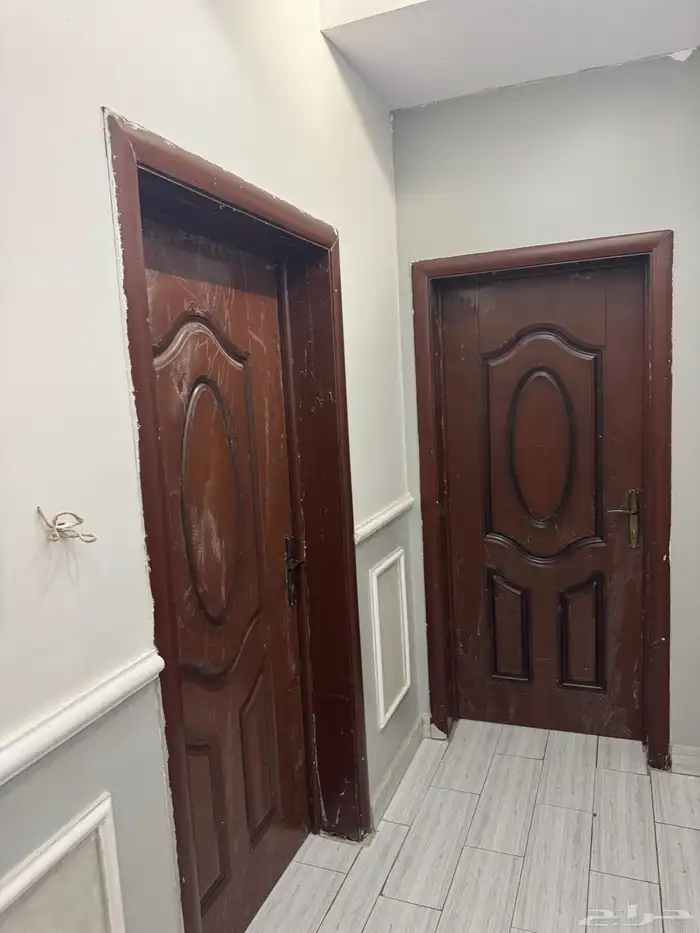 ابواب نظيف جدا جدا ويوجد باب خارجي ثقيل تركي 5