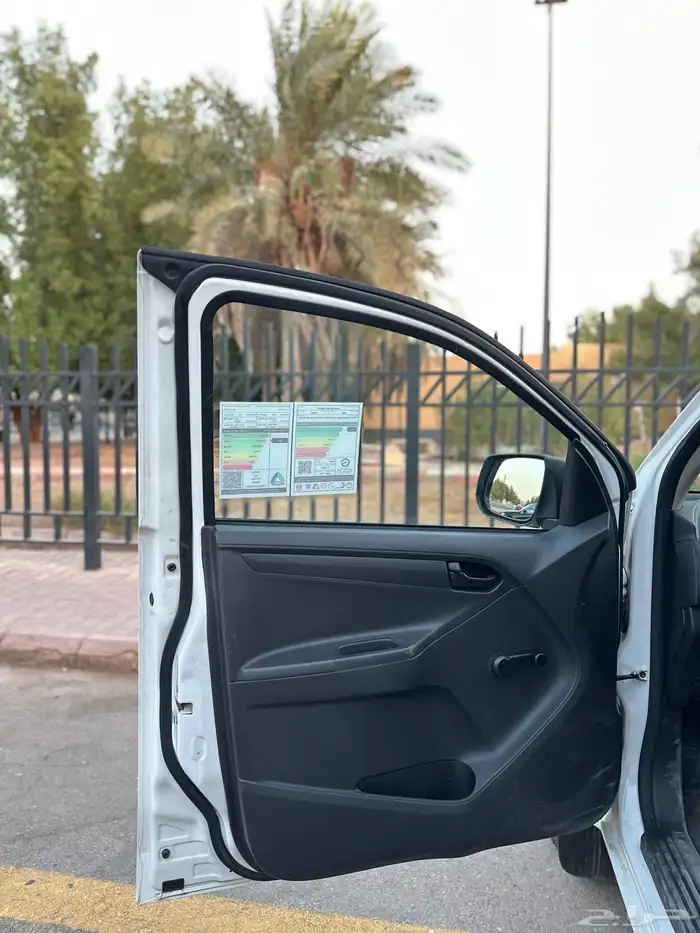 ايسوزو ثلاجه موديل 2023 سعودي قير عادي ديزل شامل الضريبة 13