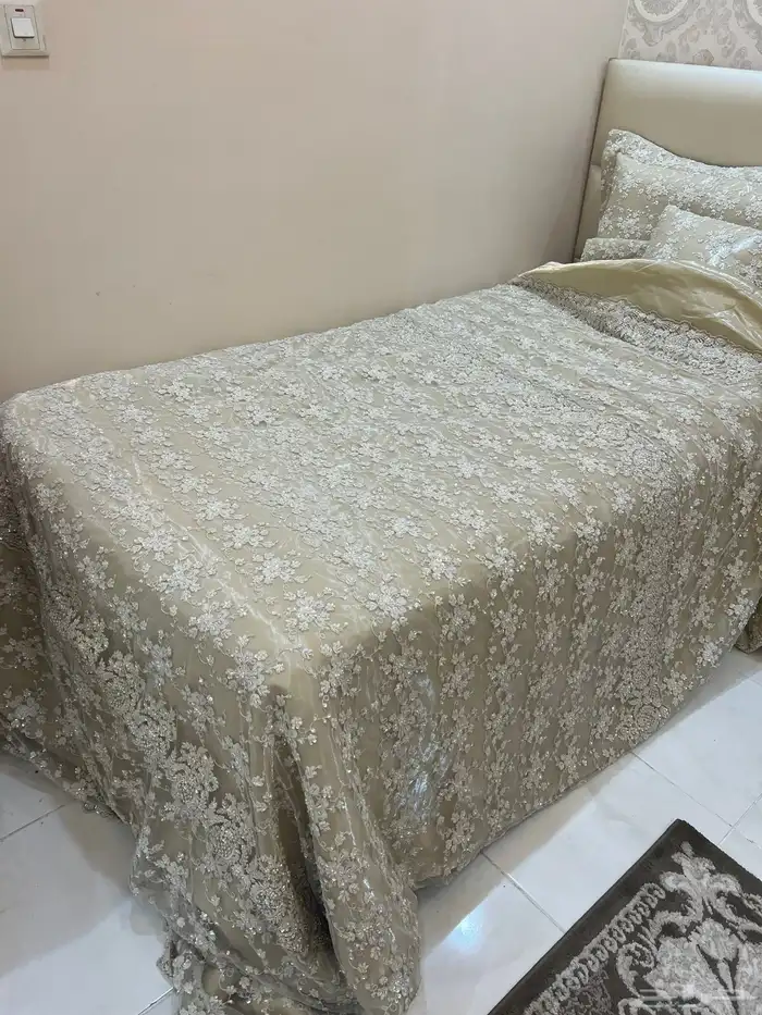 لحاف نفاس او عريس مطرز خرز للبيع 0