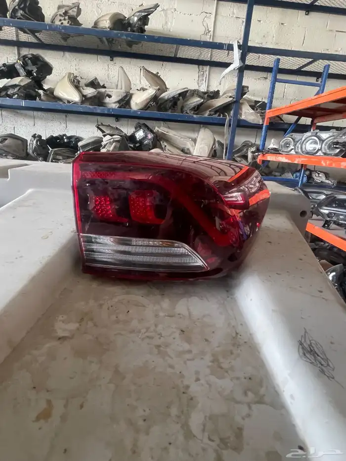 اسطب ركن خلفي يمين كيا سونيت موديل 2020-2023 فل كامل LED 1