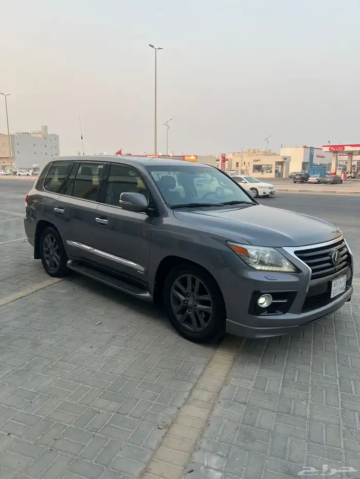 جيب لكزس للبيع او البدل لكزس ES350 من موديل 2019 وفوق 1
