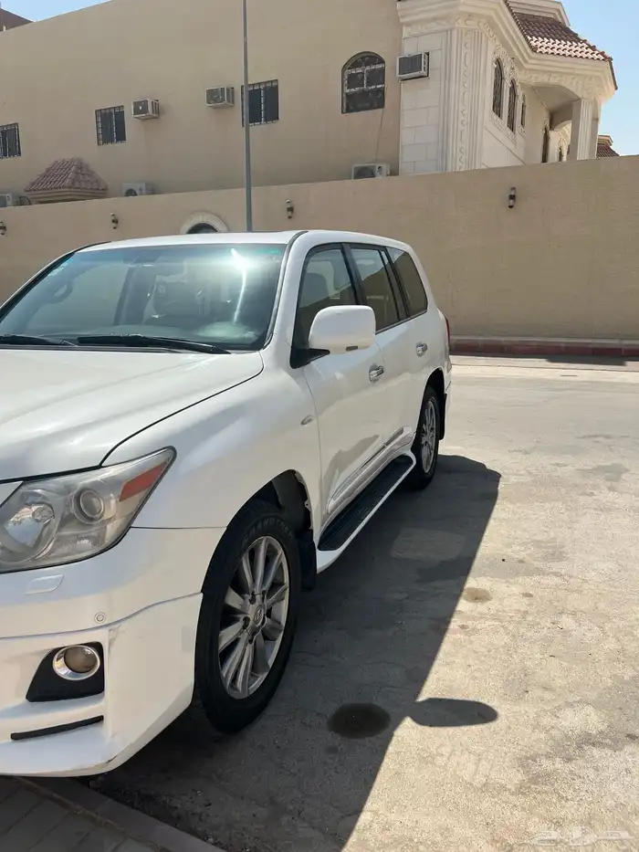 للبيع جيب لكزس LX570 موديل 2010 2