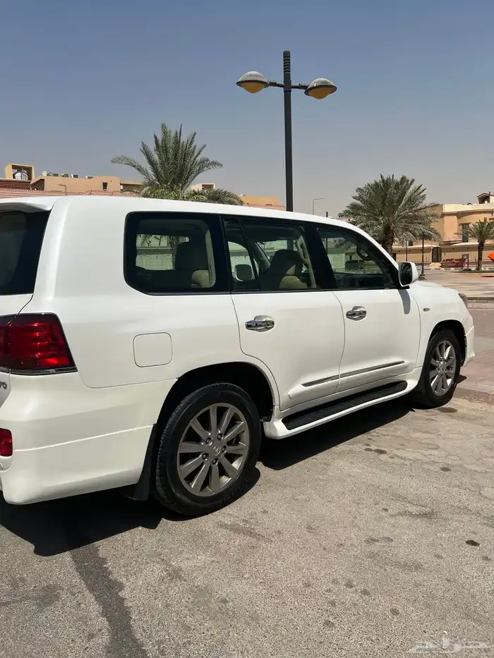 للبيع جيب لكزس LX570 موديل 2010 5