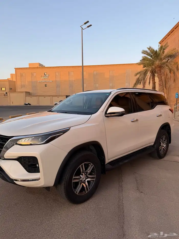 فورتشنر 2022 VX بنزين 6 سلندر 18