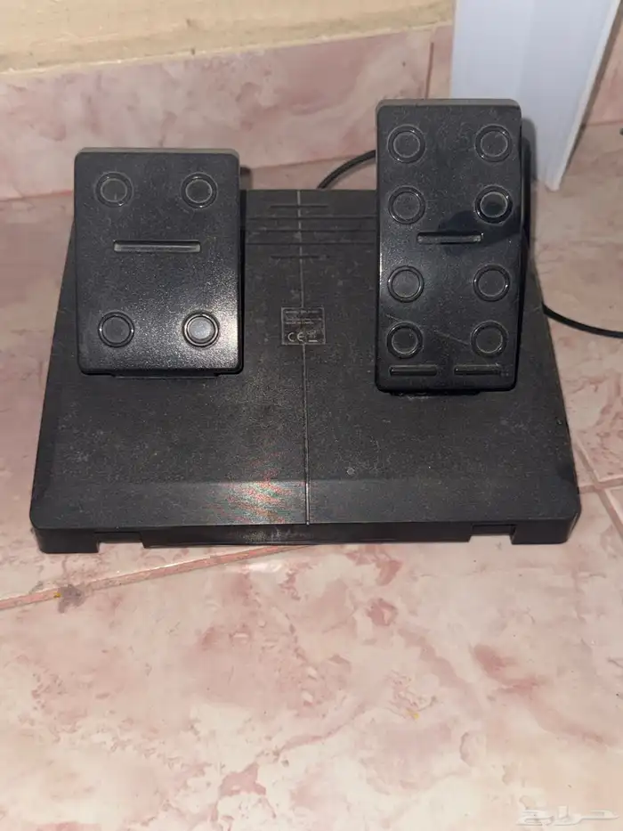 سوني 4 للبيع مايشكو من شي نضيف مع يده وسماعه وفي دركسون معه 9
