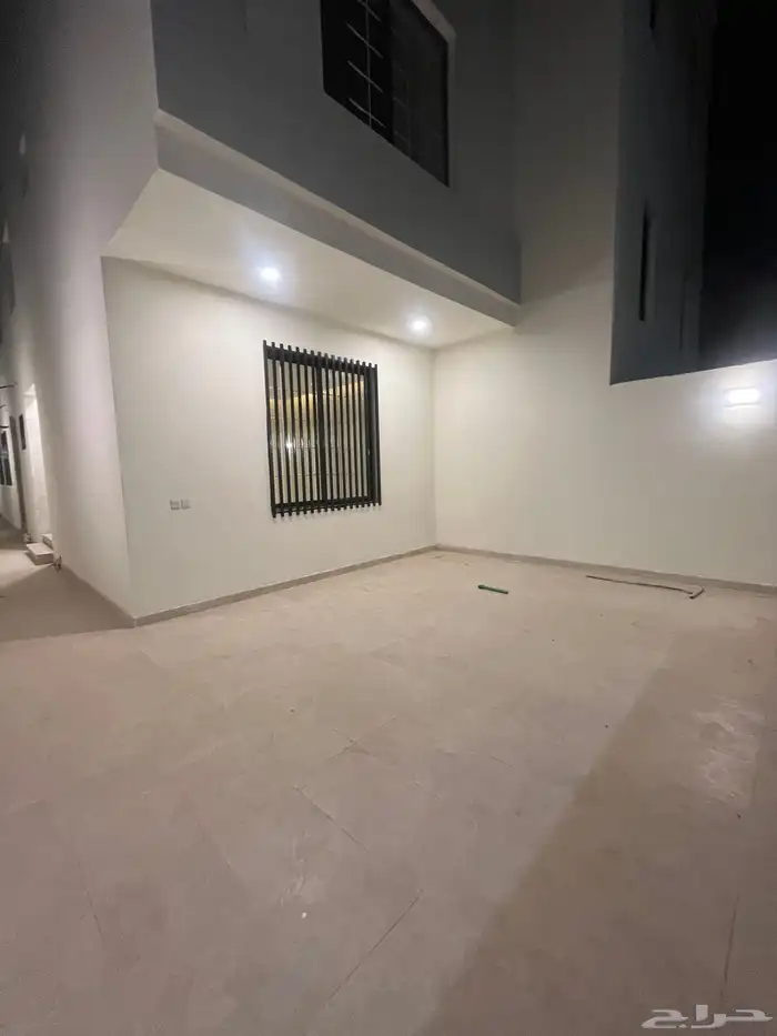 للبيع روف ارضي مدخل سياره 650 0