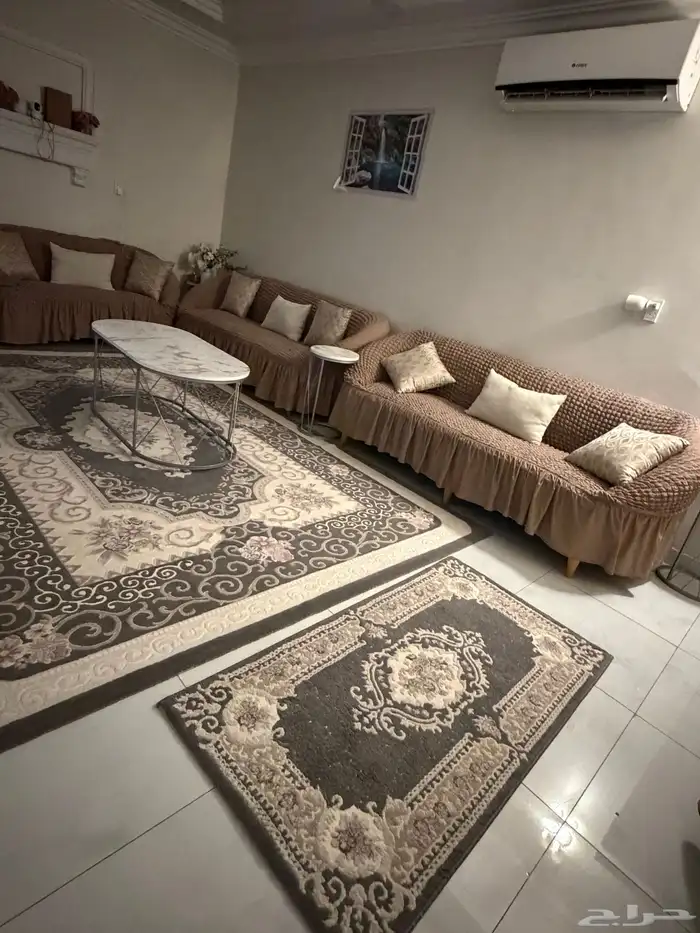 للبيع كنب صاله مع السجاد 3 قطع وطاوله وخدماتها 4 1