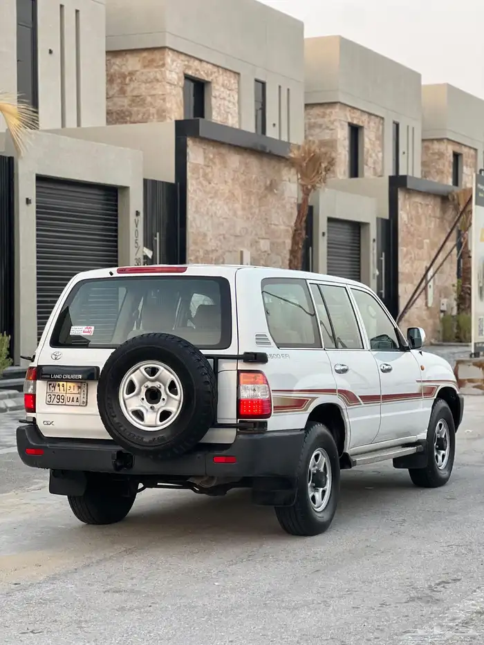لاندكروزر GX قير عايدي وسبير علاق 10