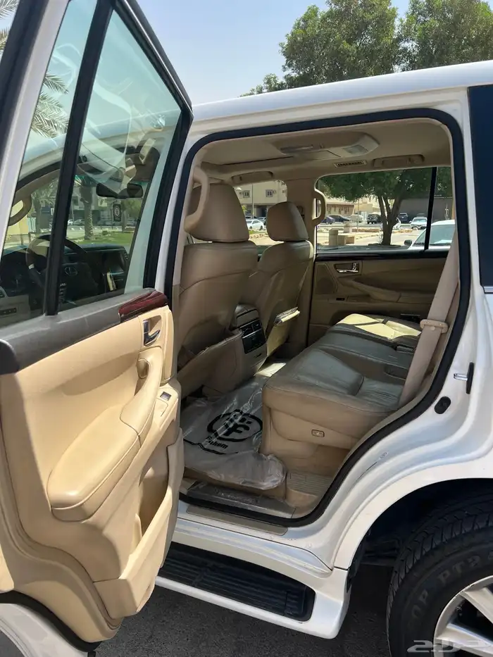 للبيع جيب لكزس LX570 موديل 2010 8