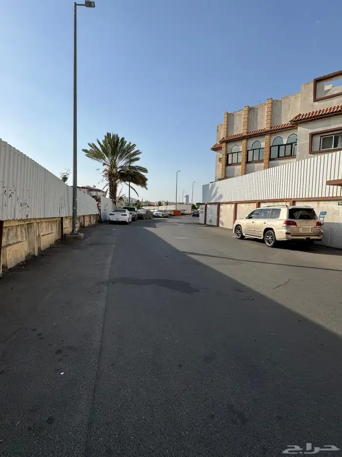 موقع للبيع عليه عمارة قديمة القمري 1