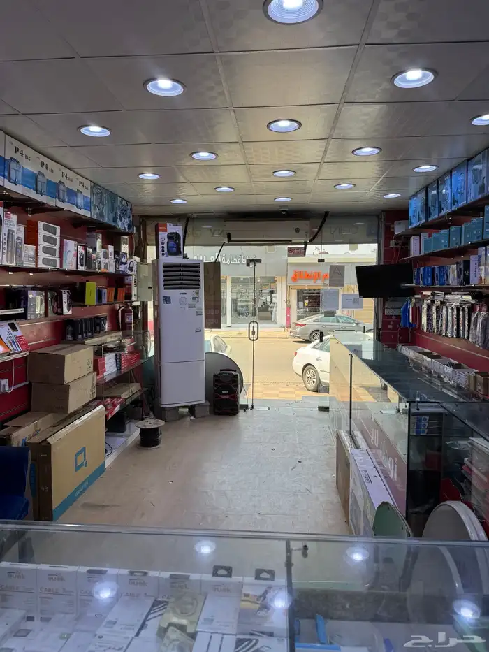 محل للتقبيل في شارع الجوالات صامطه 0