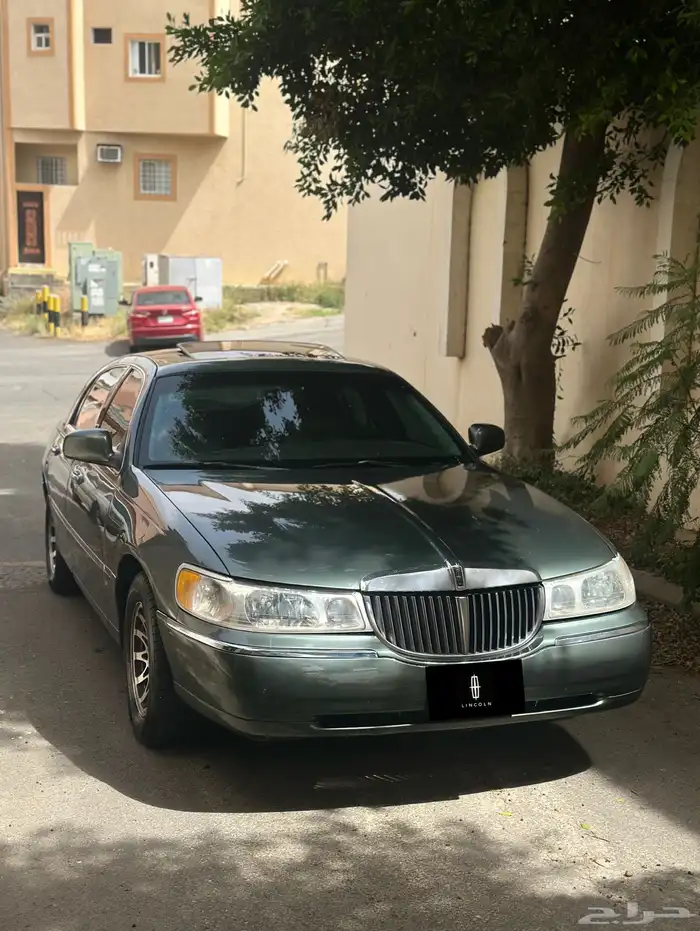 لنكولن تاون كار 2001 بيع او بدل 4
