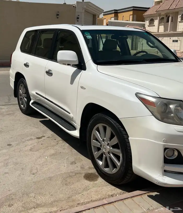 للبيع جيب لكزس LX570 موديل 2010 3