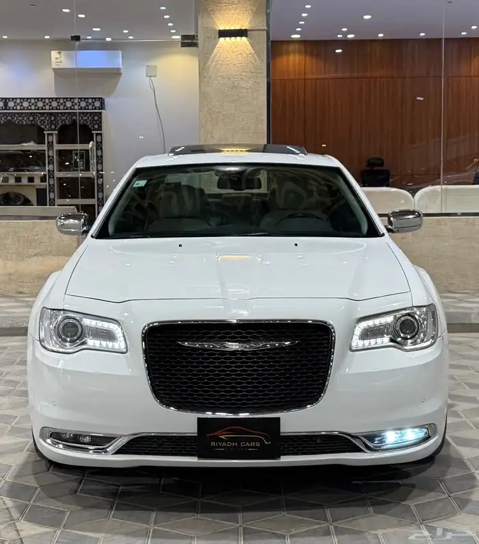 كرايزلر 2018 فل C300 (بحالة ممتازة) 2