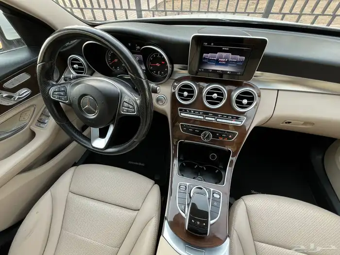 مرسيدس C300 2015 ( بحالة الوكالة ) 51