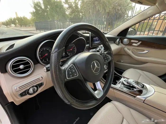 مرسيدس C300 2015 ( بحالة الوكالة ) 40