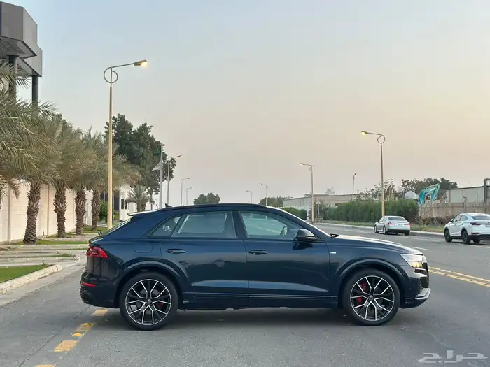 اودي Q8 2023 بلاك ادشن 8