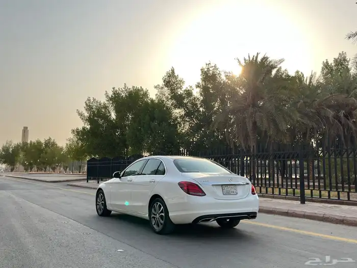 مرسيدس C300 2015 ( بحالة الوكالة ) 9
