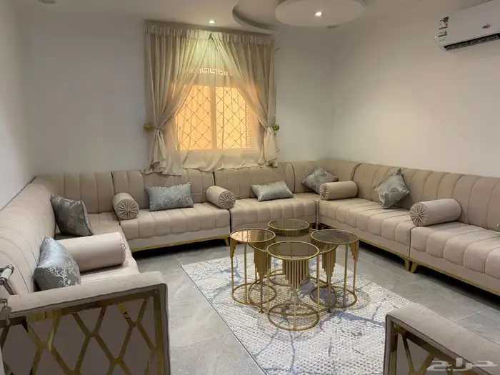 مجلس كنب كامل للبيع 3.86 3.76 شبه الجديد 2
